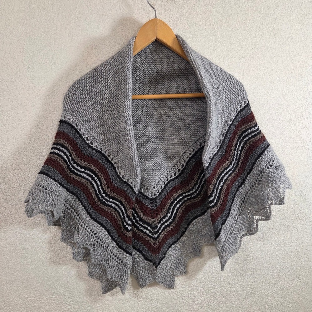 Hand Knit Wool Triangle Shawl Scalloped Lace Trim Gray Striped Wrap 50 Inch